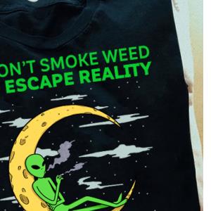 Alien I don't smoke weed to escape reality shirt