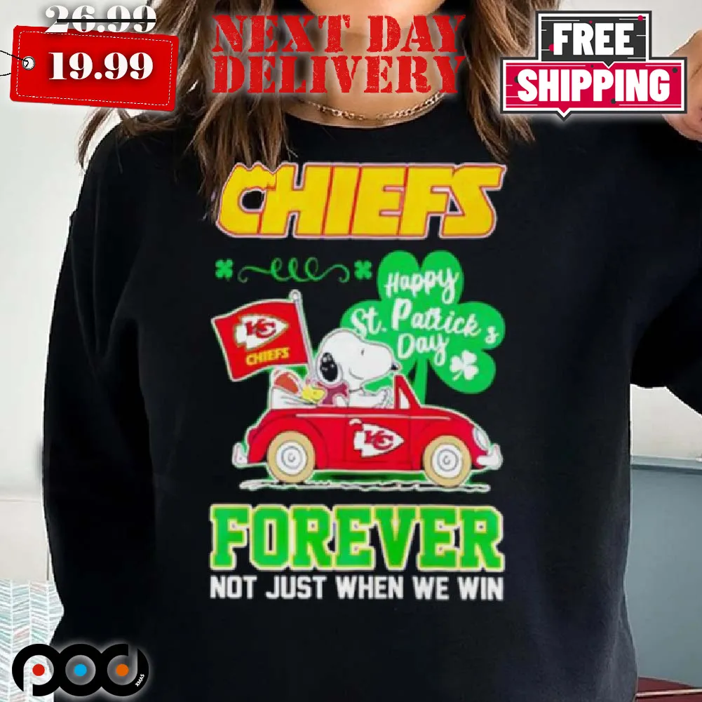 Snoopy and Woodstock driving car Chiefs St Patrick's Day Shirt