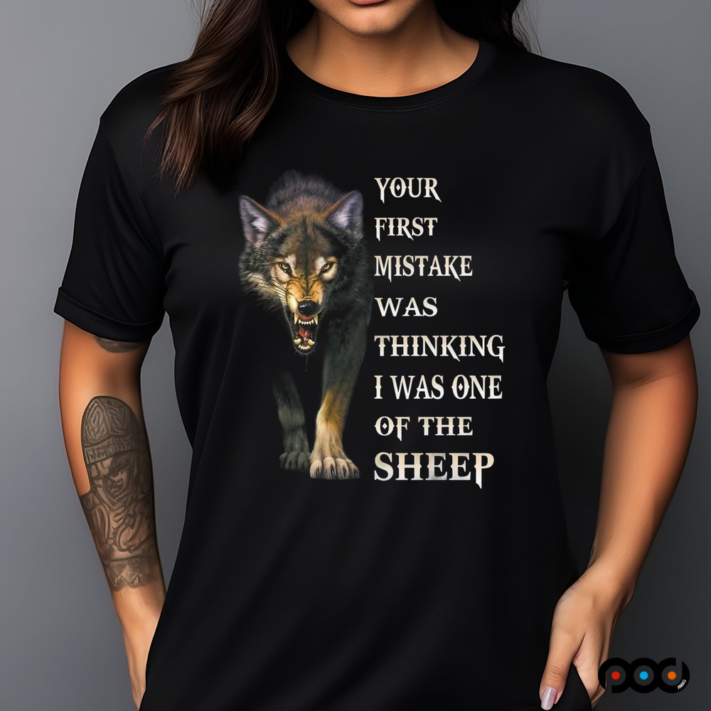 Camiseta Wolf your first mistake was thinking i was one of the sheep shirt
