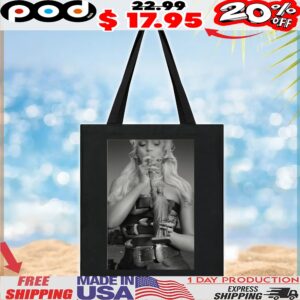 The exclusive New York stylish with the Statue of Liberty T Shirt