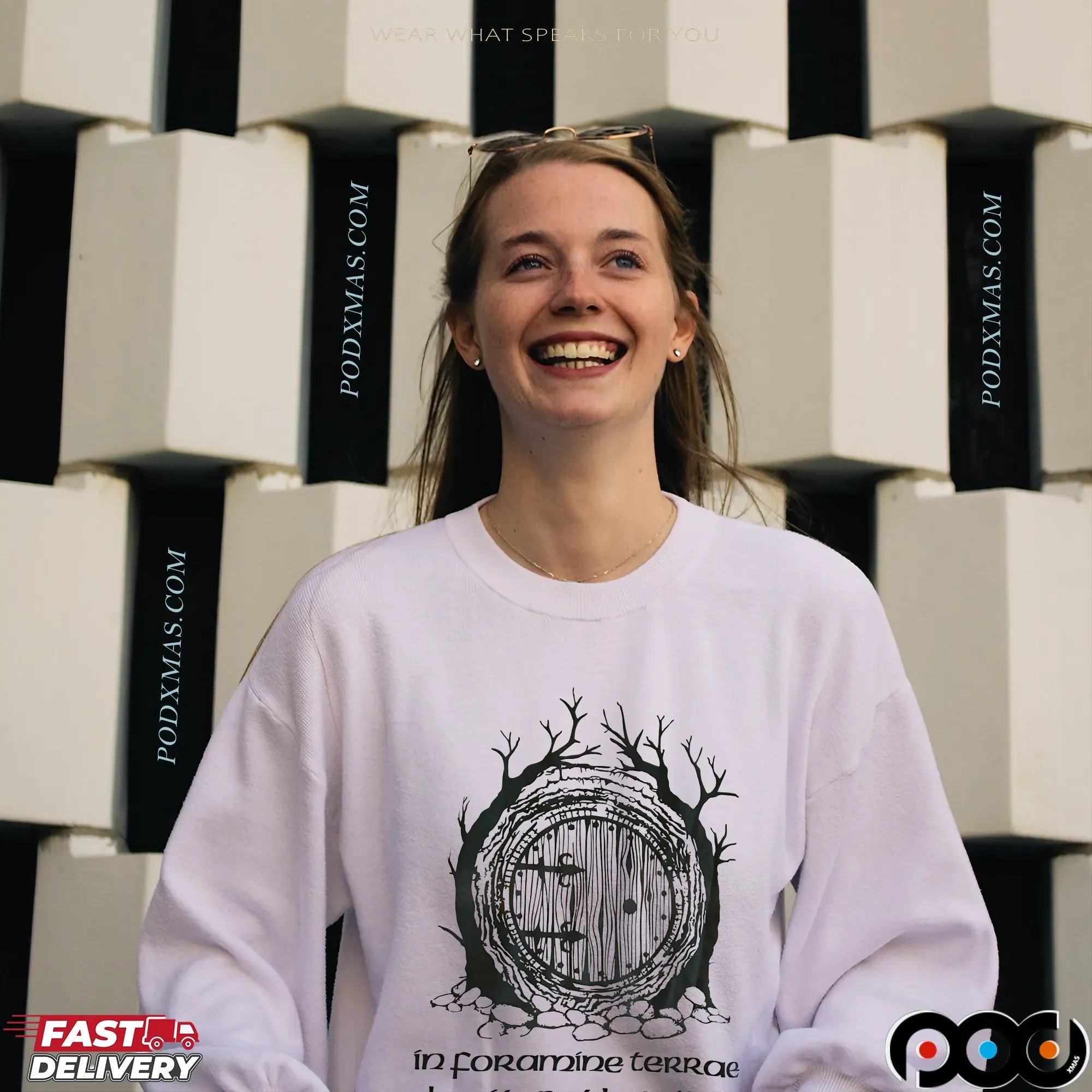 In Foramine Terrae Habitabat Hobbitus T Shirt