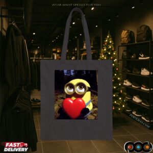 Minion holding Heart Despicable Me T Shirt