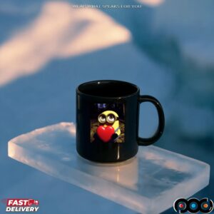 Minion holding Heart Despicable Me T Shirt