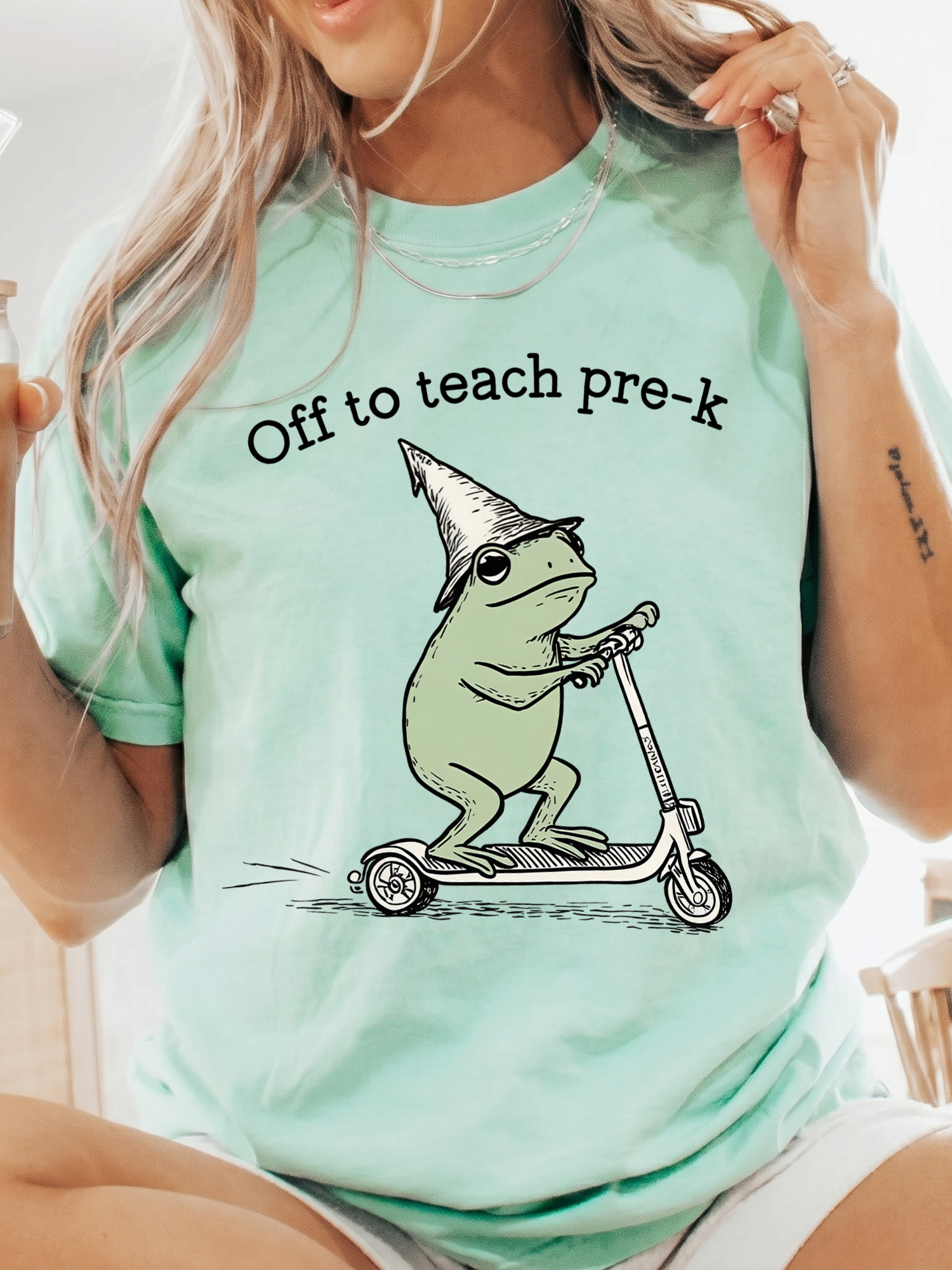 Off To Teach Pre-K Funny Wizard Frog Teacher Graphic Tee