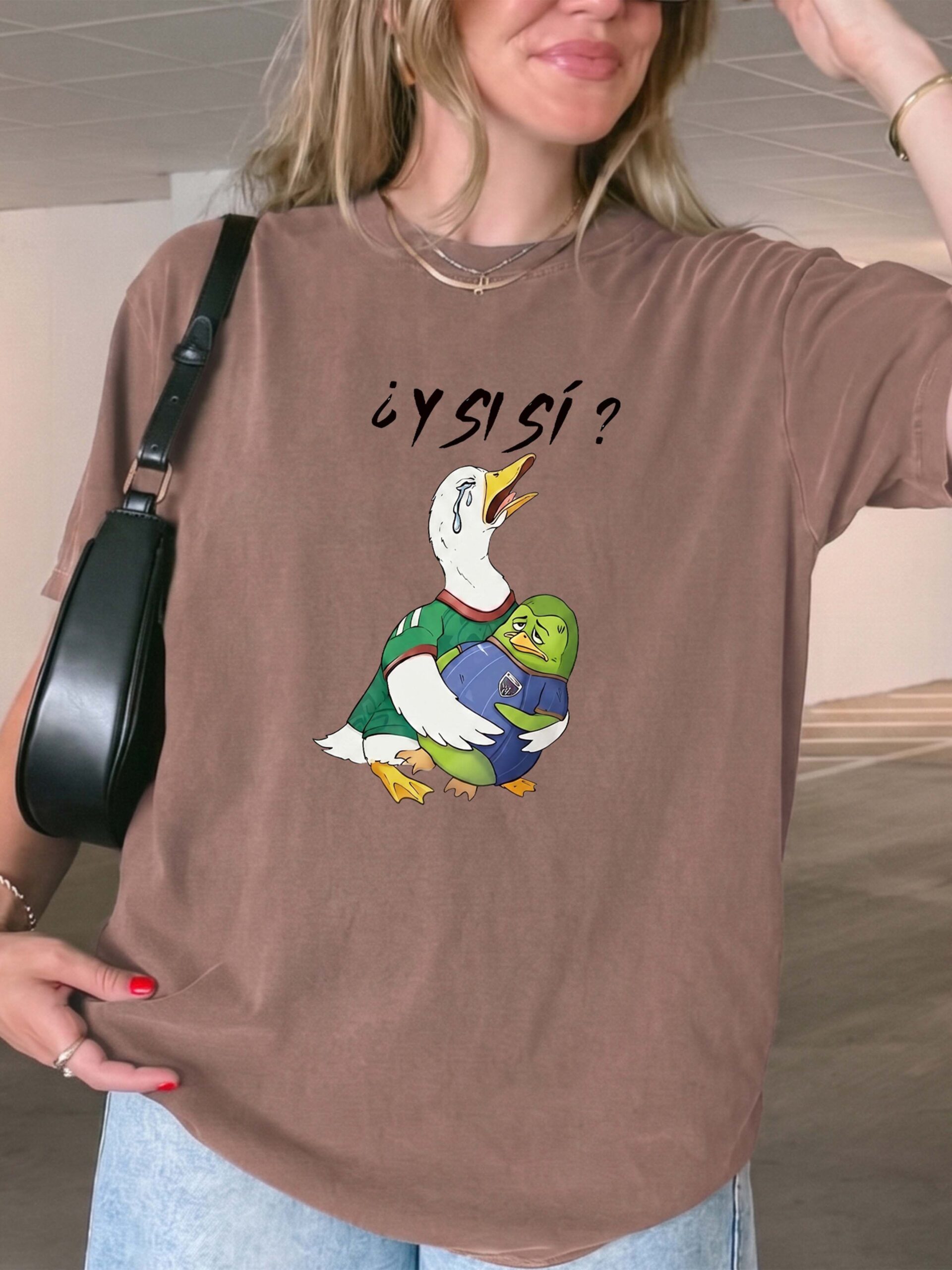 Y Si Si Funny Duck Meme Shirt | Spanish Phrase Graphic Tee