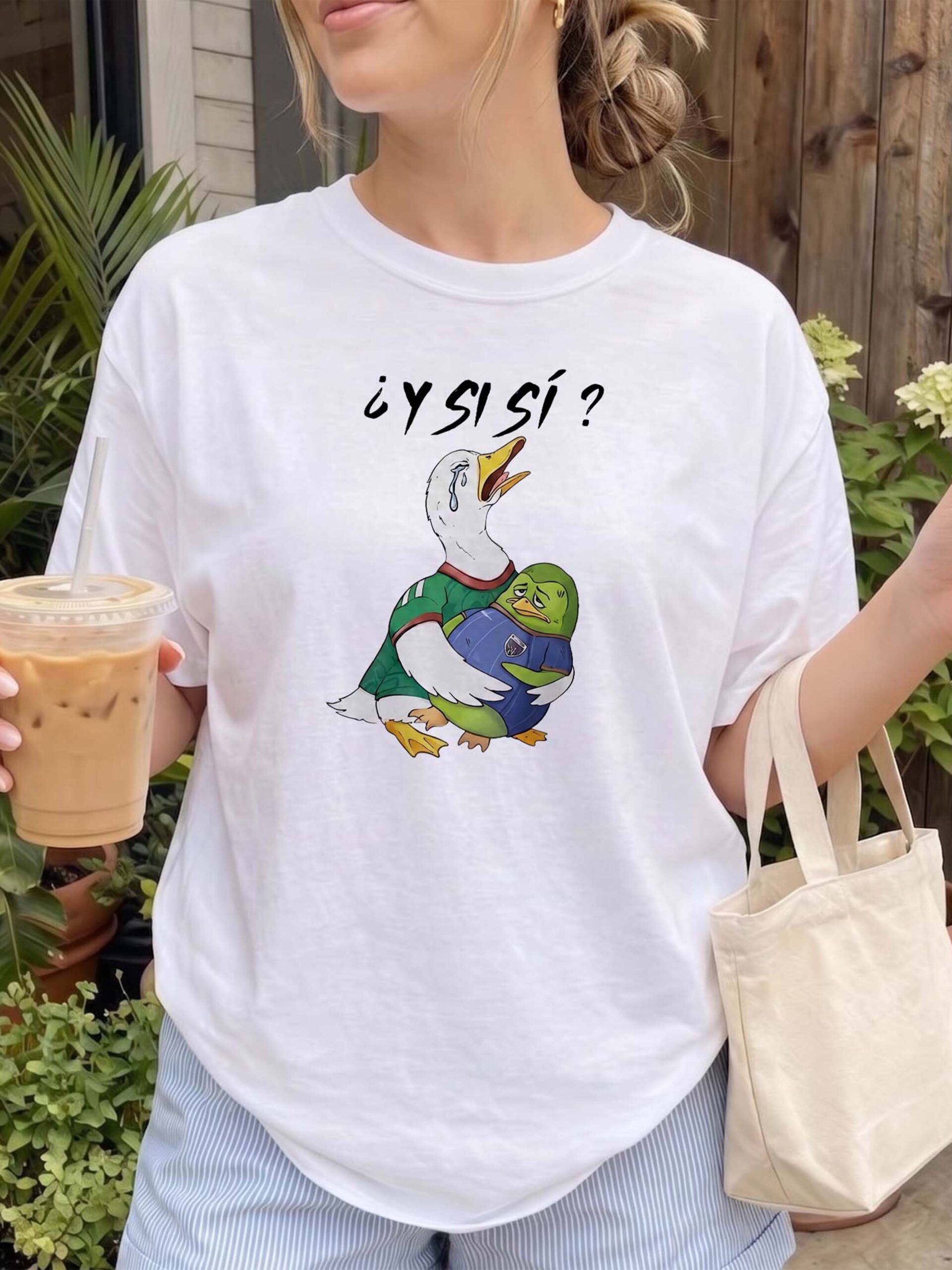 Y Si Si Funny Duck Meme Shirt | Spanish Phrase Graphic Tee