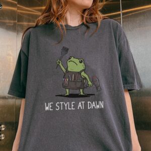 We Style At Dawn Funny Frog Hairstylist Graphic Tee