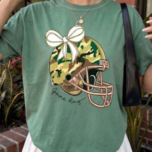 Game Day Camo Football Helmet Bow Shirt for Women xaqswjvt