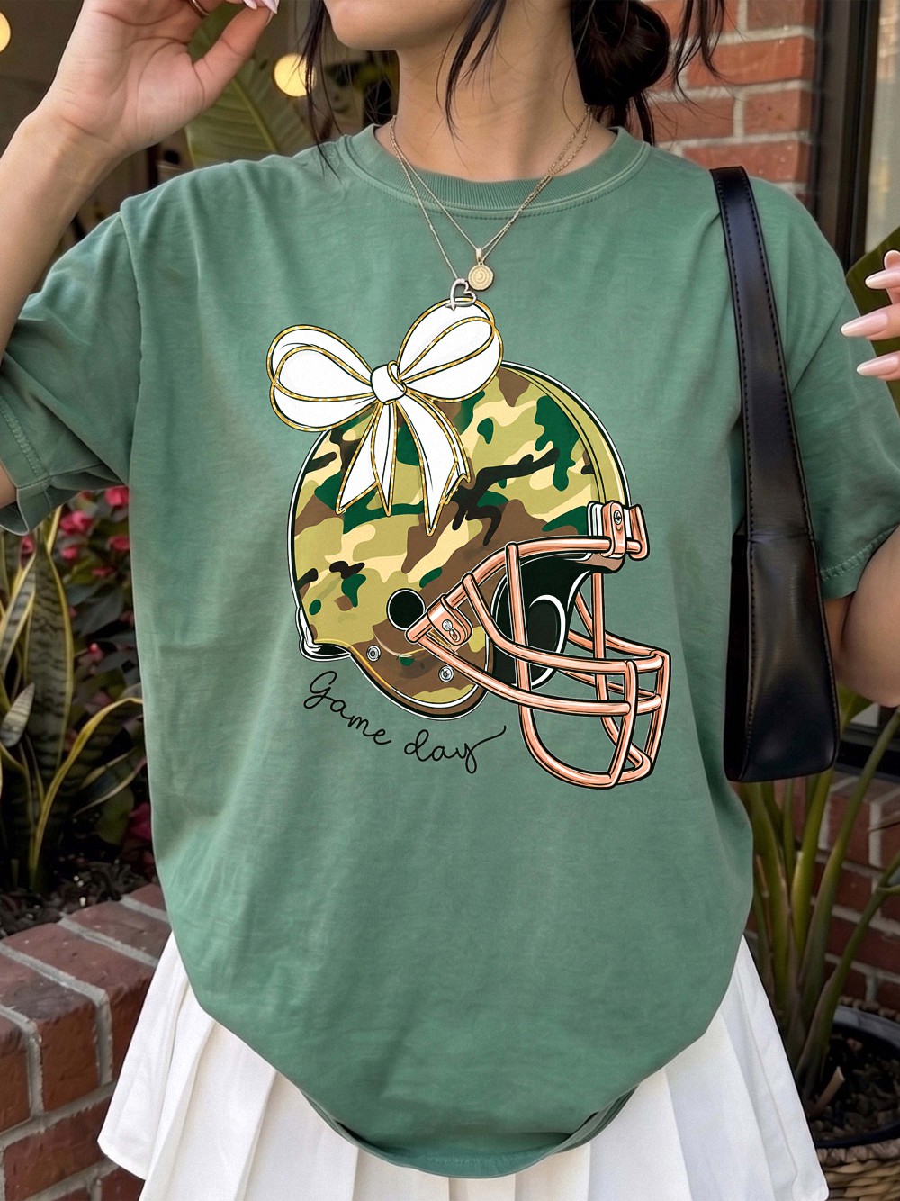 Game Day Camo Football Helmet Bow Shirt for Women xaqswjvt
