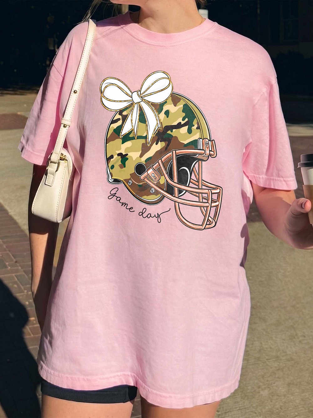 Game Day Camo Football Helmet Bow Shirt for Women xaqswjvt
