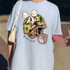 Game Day Camo Football Helmet Bow Shirt for Women xaqswjvt