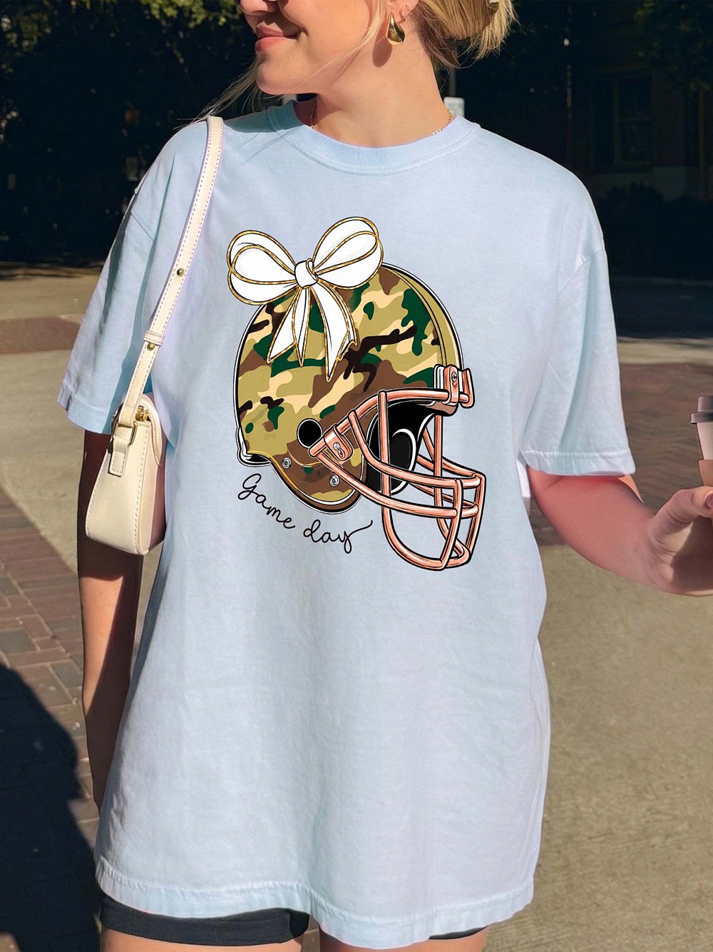 Game Day Camo Football Helmet Bow Shirt for Women xaqswjvt
