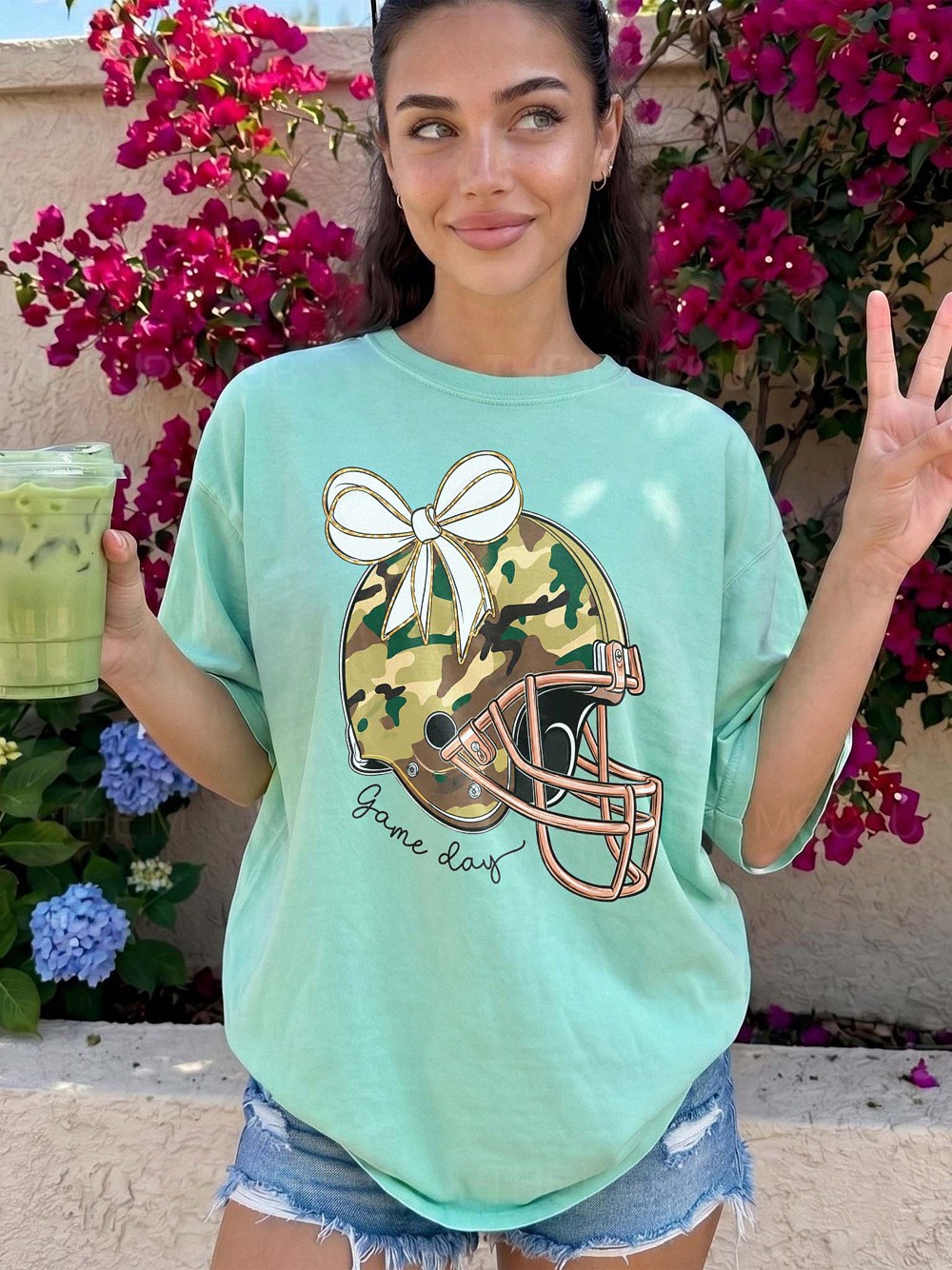 Game Day Camo Football Helmet Bow Shirt for Women xaqswjvt