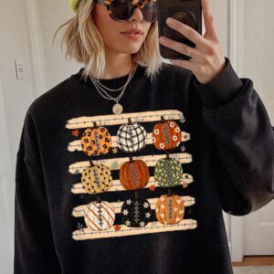 Fall Football Pumpkin Graphic Shirt Cute Autumn Game Day Tee For Women Tailgate And Football Mom T-Shirt