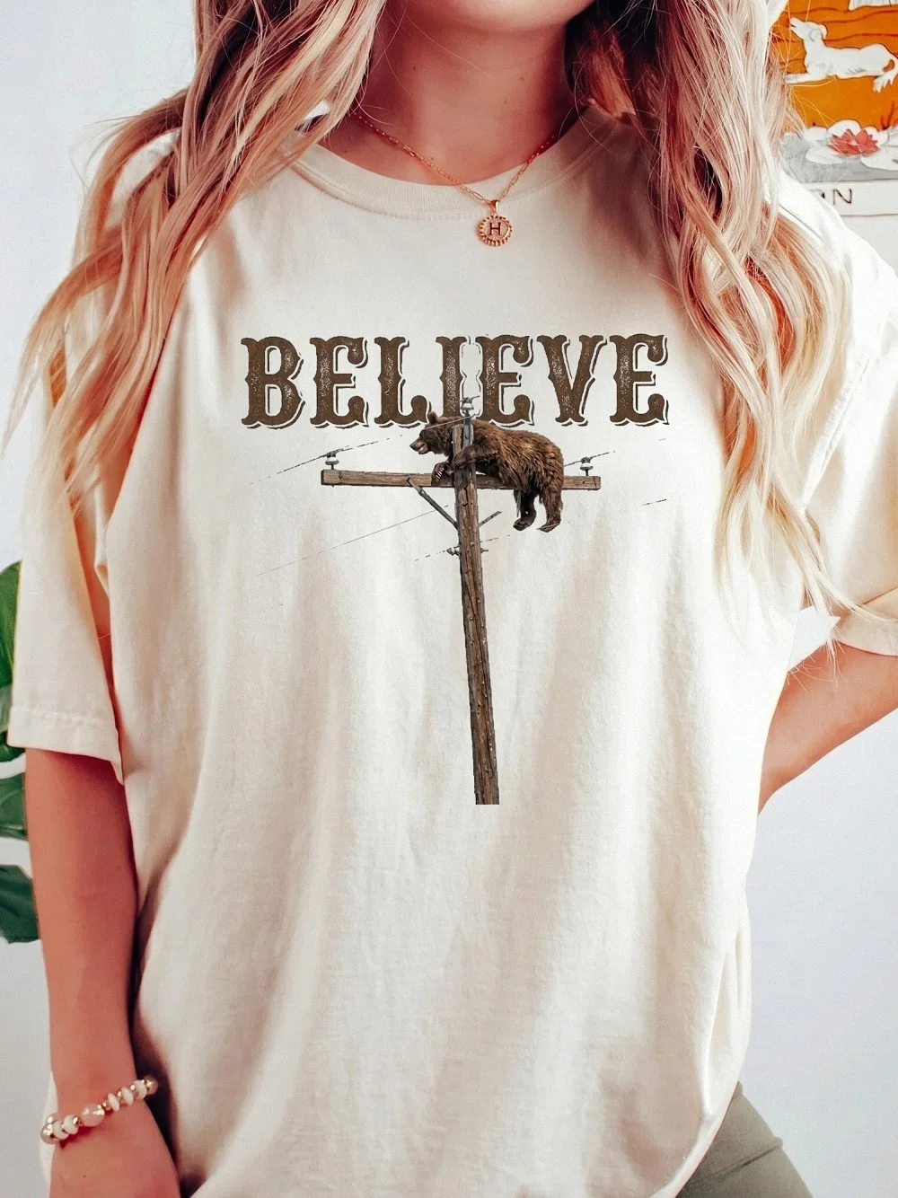 Believe Bear Climbing Pole Vintage Graphic Tee Quirky Wildlife T-Shirt Inspirational Boho Shirt