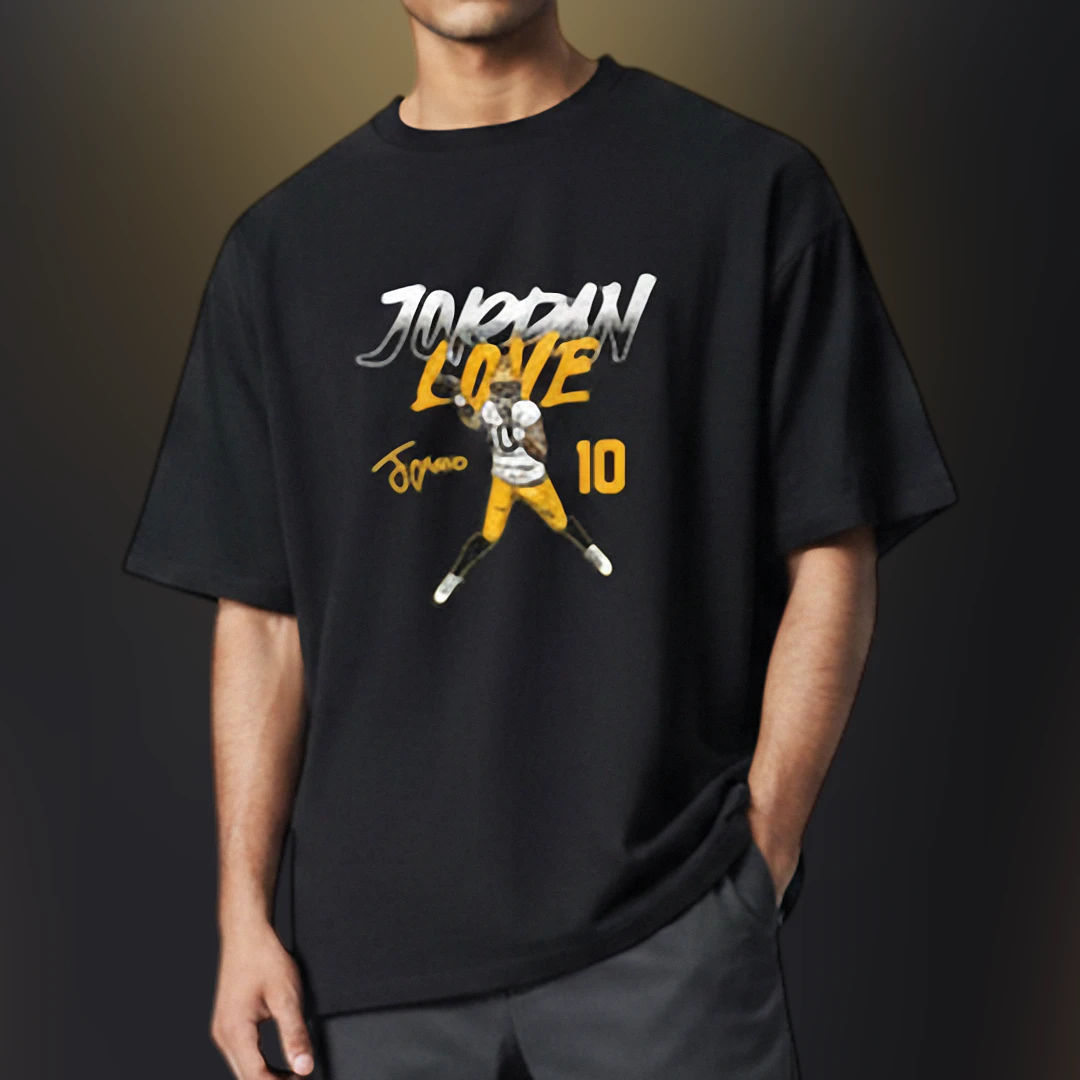 jordan-love-10-green-bay-football-player-graphic-tee-signature-style-game-day-sh.webp Jordan Love 10 Green Bay Football Player Graphic Tee, Signature Style Game Day Shirt for Packers Fans