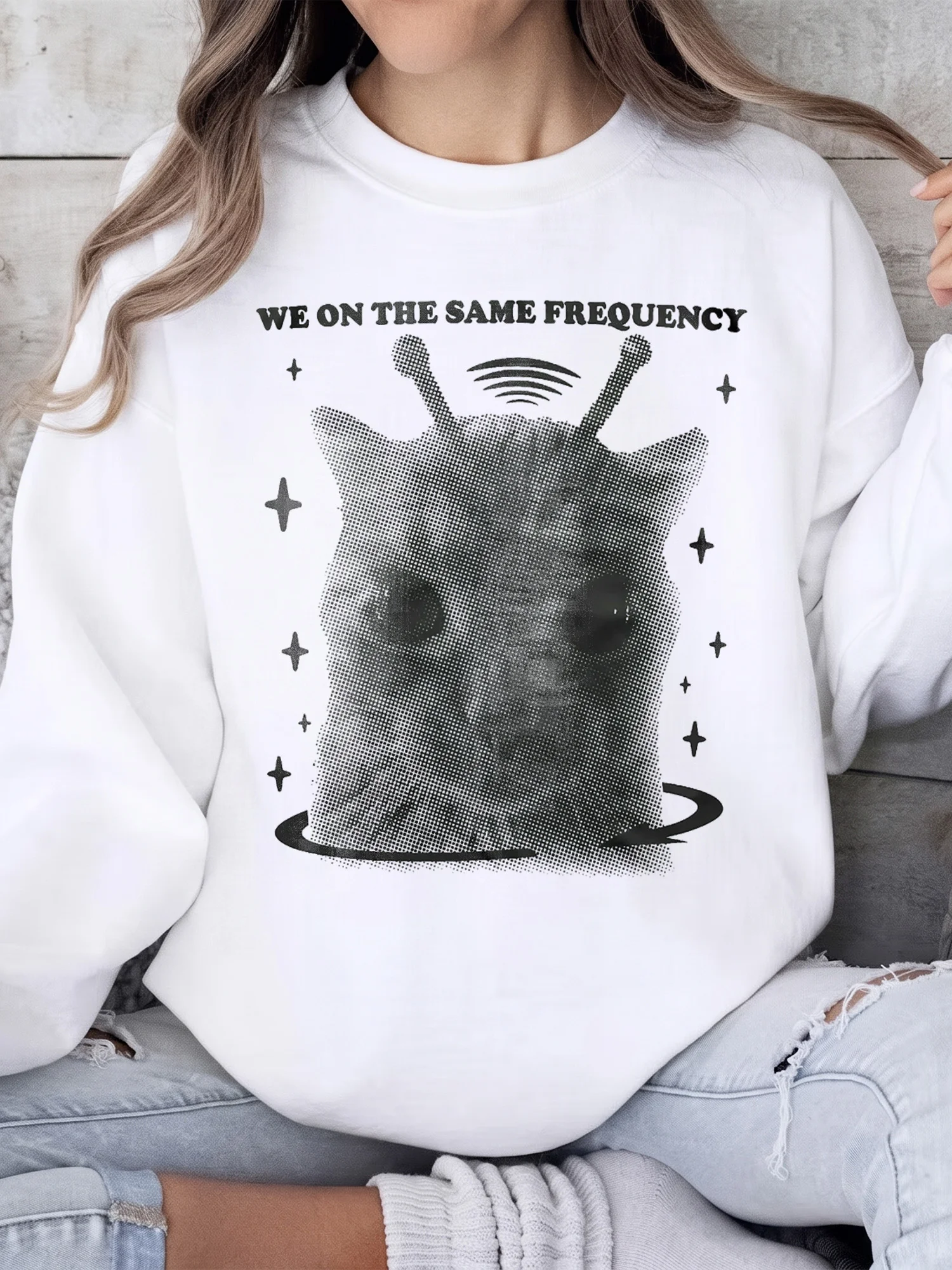We On The Same Frequency Alien Cat Graphic Tee Gift for Best Friends